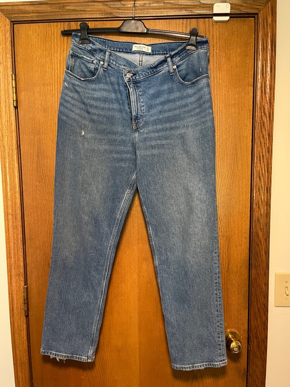 Abercrombie & Fitch Women's Cross-Over Medium Blue Straight-Leg Jeans